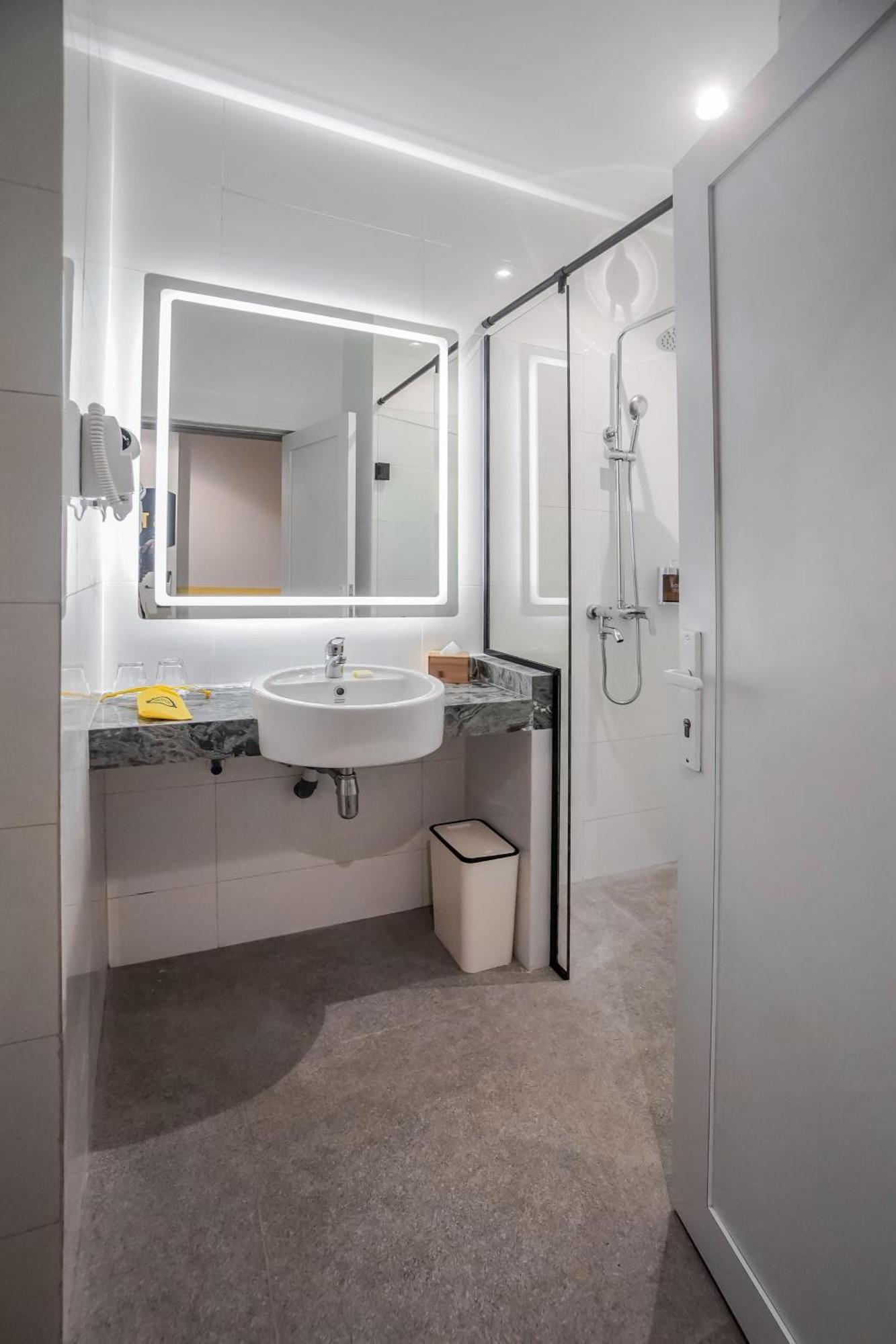 Yello Hotel Harbour Bay Нагоя Екстериор снимка